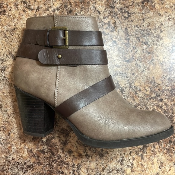 Ankle Boot for Sale - Picture 3 of 4